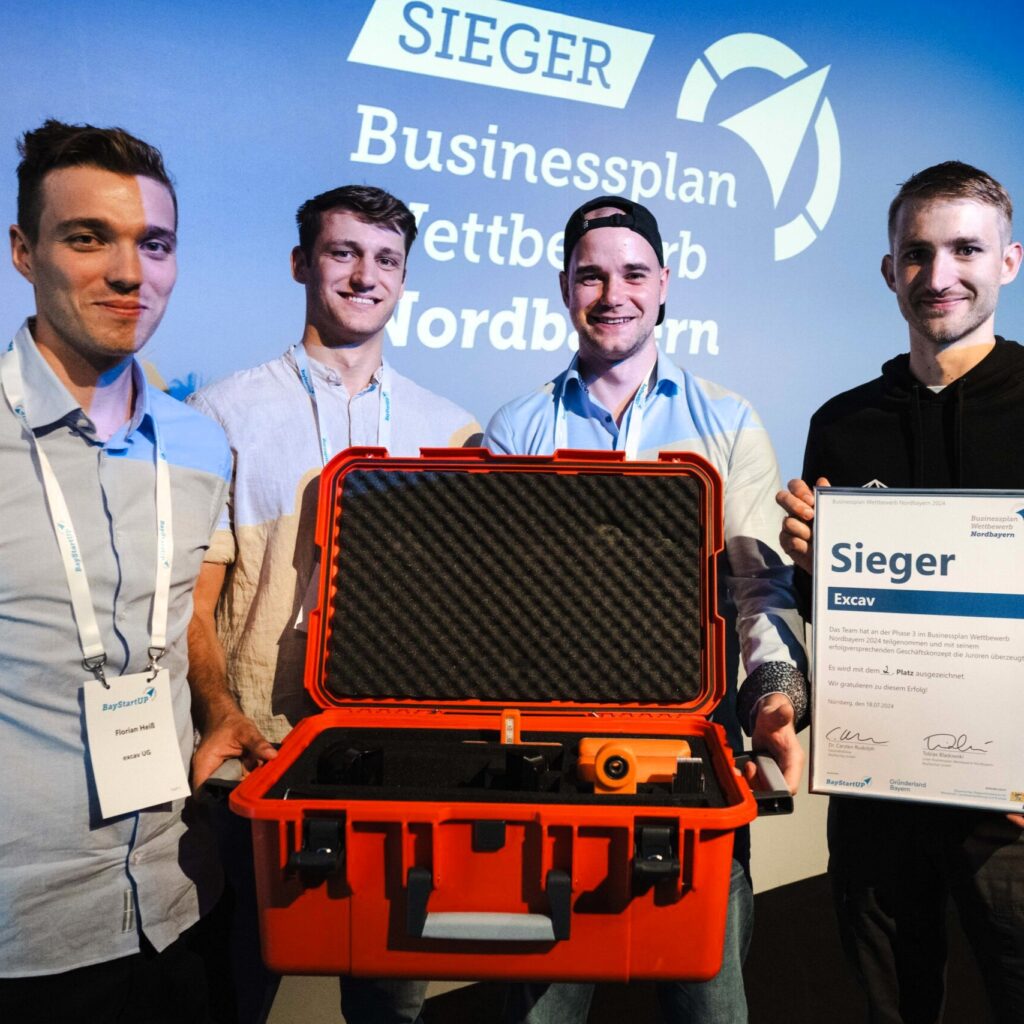 Con Tech-Start-up excav Team der excav UG Sieger des BayStartUP Businessplan-Wettbewerb 2024 Platz 3 mit mobilen GNSS-Assistenzsystem excav PILOT